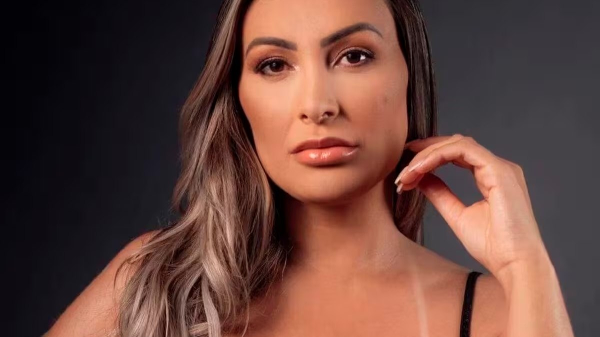 Andressa Urach choca ao mostrar como era antes das cirurgias plásticas