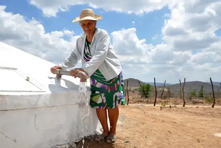 Desertificação no Brasil ameaça água, alimento, clima e biodiversidade. Cisterna construída com ajuda da ASA para garantir que famílias tenham acesso à água potável. Crédito: ASA / Divulgação