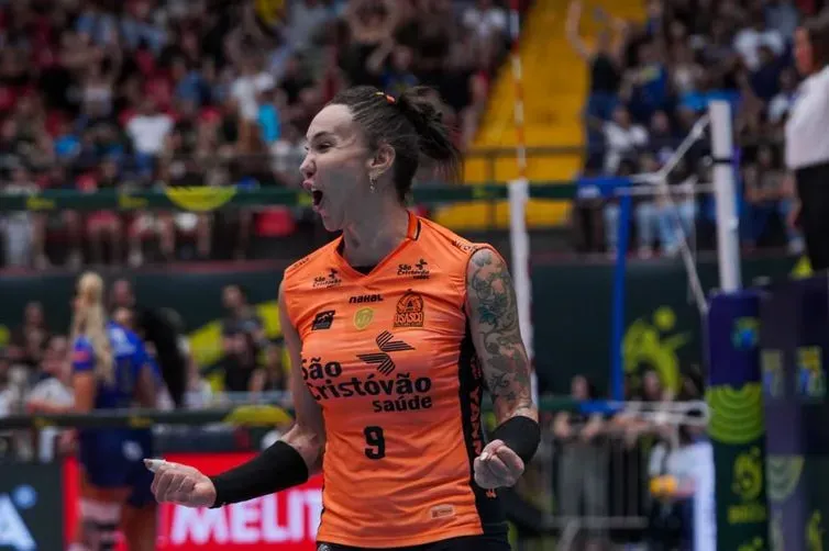  Osasco apoia Tifanny após mudança que veta trans no vôlei feminino. Foto: Osasco - @carol__fotografia