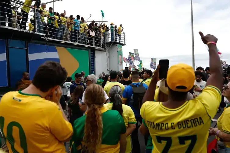 Rio de Janeiro (RJ), 16/08/2026 – Lançamento da campanha do senador Flávio Bolsonaro, candidato à presidência da República, com vice Alfredo Gaspar, em comício do Partido Liberal (PL) na praia de Copacabana.  Foto: Fernando Frazão/Agência Brasil