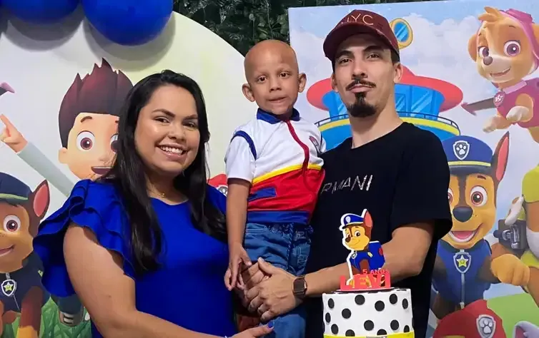 Brasília - DF - A alopecia areata é uma doença autoimune, caracterizada pelo ataque ao folículo piloso.   Paloma Monteiro da Lava comemora aniversário do filho Levi, de 5 anos. Foto: Arquivo pessoal
