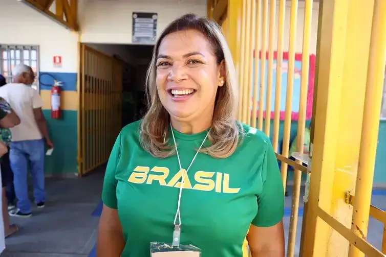 Águas Lindas de Goiás (GO), 03/10/2026 - Diretora da escola, Zélia Vaz,  em dia de votação das Eleições 2026, na Escola Municipal Domingos Simão de Oliveira. Foto: Valter Campanato/Agência Brasil