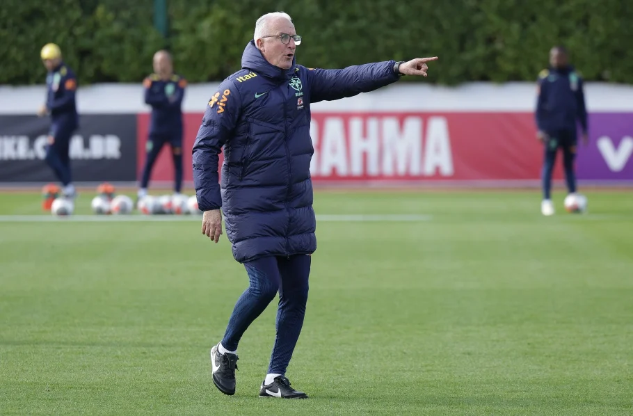 Dorival Júnior comanda treino da Seleção Brasileira