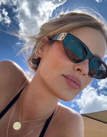 Yasmin Brunet com óculos de sol Reprodução Instagram - 25.11.2024