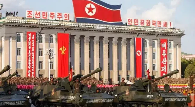 Uma das mais conhecidas da lista, a Sala 39, conhecida também como Escritório 39, é uma entidade secreta do governo da Coreia do Norte. O local foi criado em 1970. O governo dos EUA alega que a unidade administra uma série de empresas, instituições financeiras e esquemas de financiamento para pagar os gastos do regime. O escritório funciona há cerca de 50 anos, tendo início com Kim Il Sung, avô de Kim Jong-Un Reprodução/ Redes Sociais