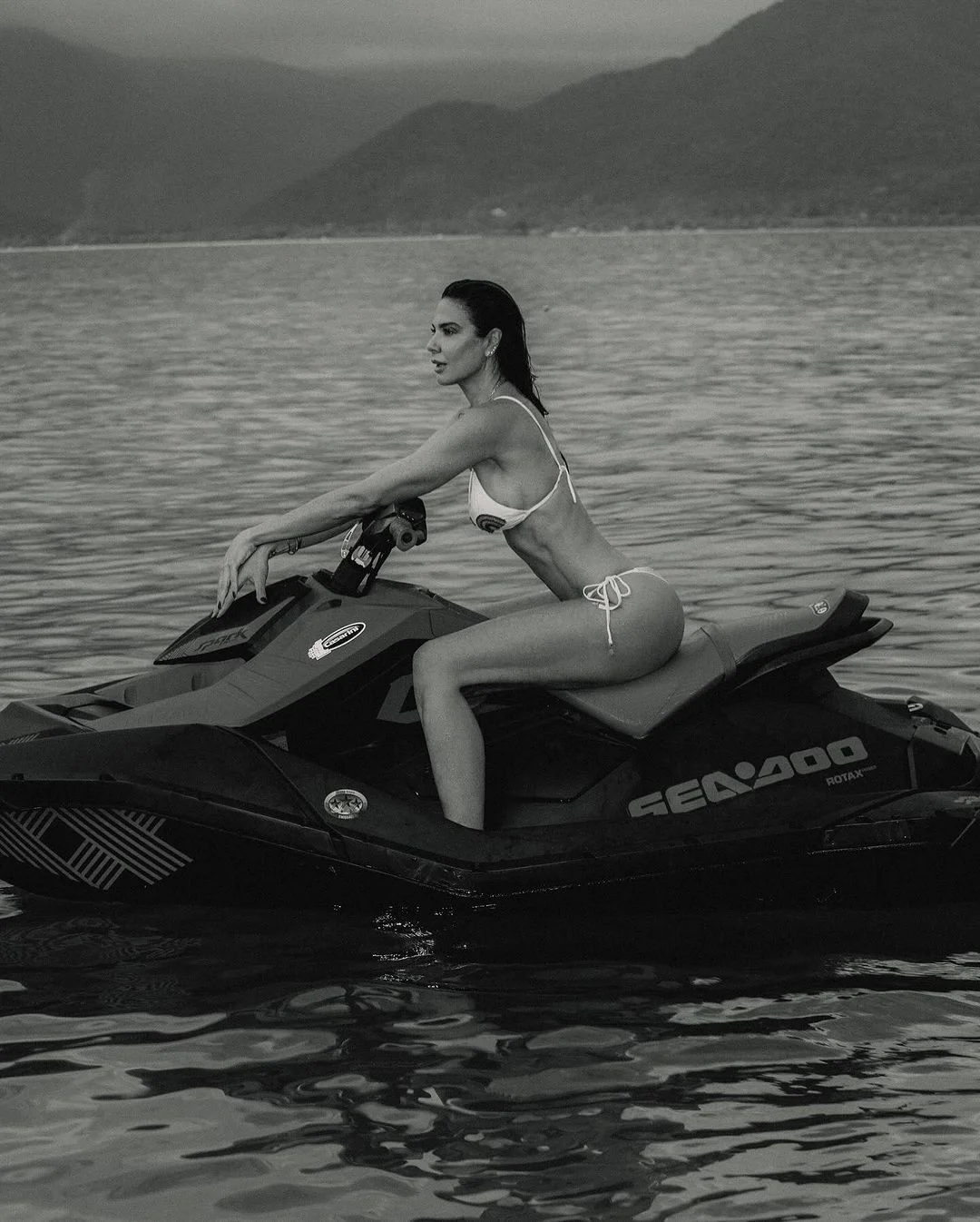 Os cliques renderam elogios por parte dos internautas: 'Um avião em um jet ski' Reprodução/Instagram