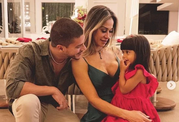Arthur Aguiar desabafa após anuncio de separação com Maíra Cardi Reprodução