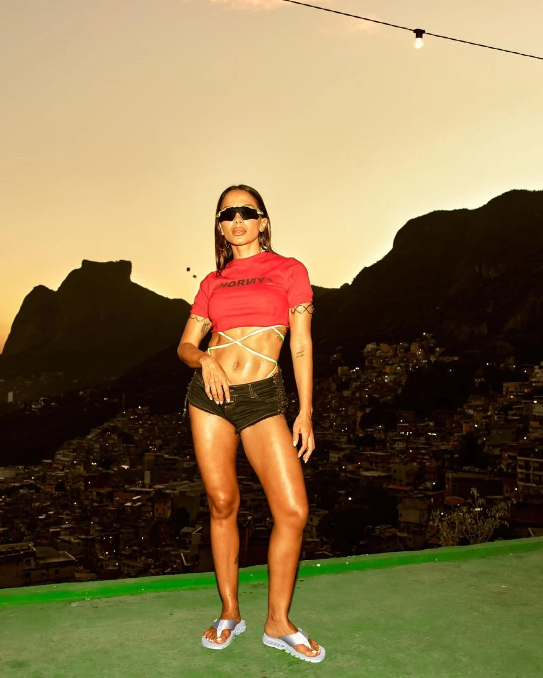 A cantora compartilhou fotos no Rio de Janeiro e chamou a atenção Reprodução/Instagram