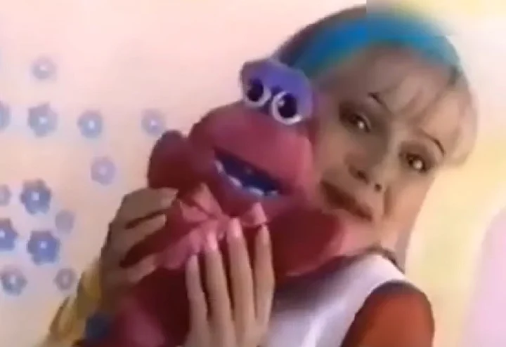 Durante esse período, Eliana introduziu o personagem Melocoton, um boneco que se tornou um grande sucesso de vendas. Reprodução: Flipar