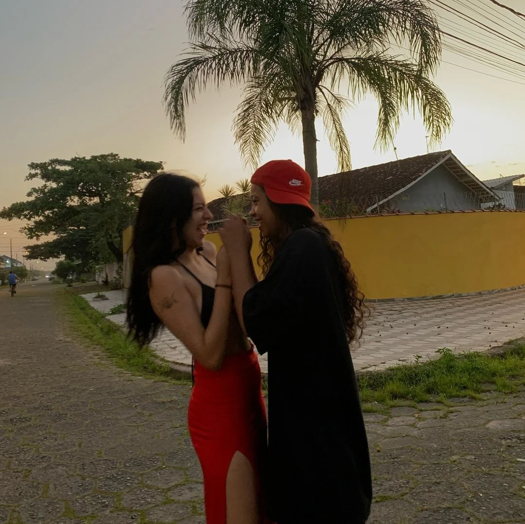A filha caçula de Simony assumiu o relacionamento nas redes sociais Reprodução/Instagram
