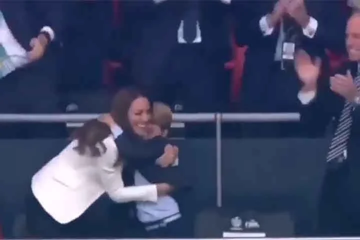 Em comunicado distribuído pelo Palácio de Kensington, que cuida da comunicação do casal, Kate reconheceu que houve manipulação na imagem. Reprodução: Flipar