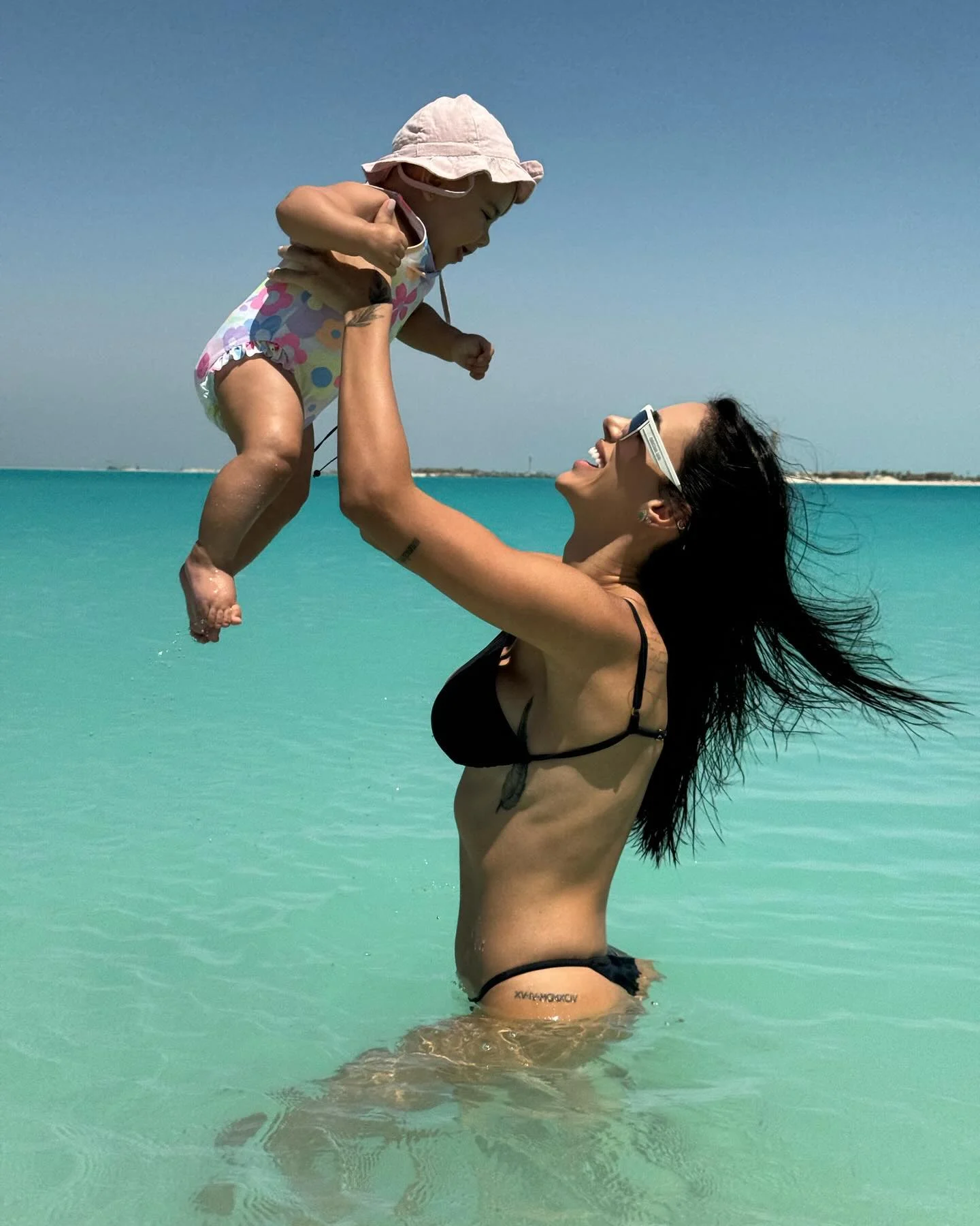Bruna Biancardi ostenta corpo de biquíni em praia na Arábia Saudita Reprodução/Instagram