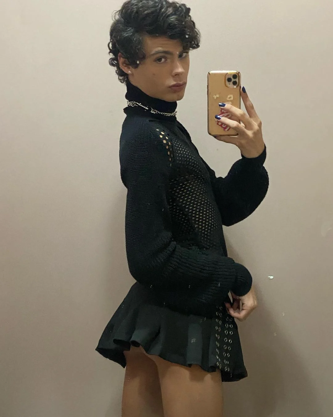 Luigi Tomé mostra o look do dia Reprodução/Instagram