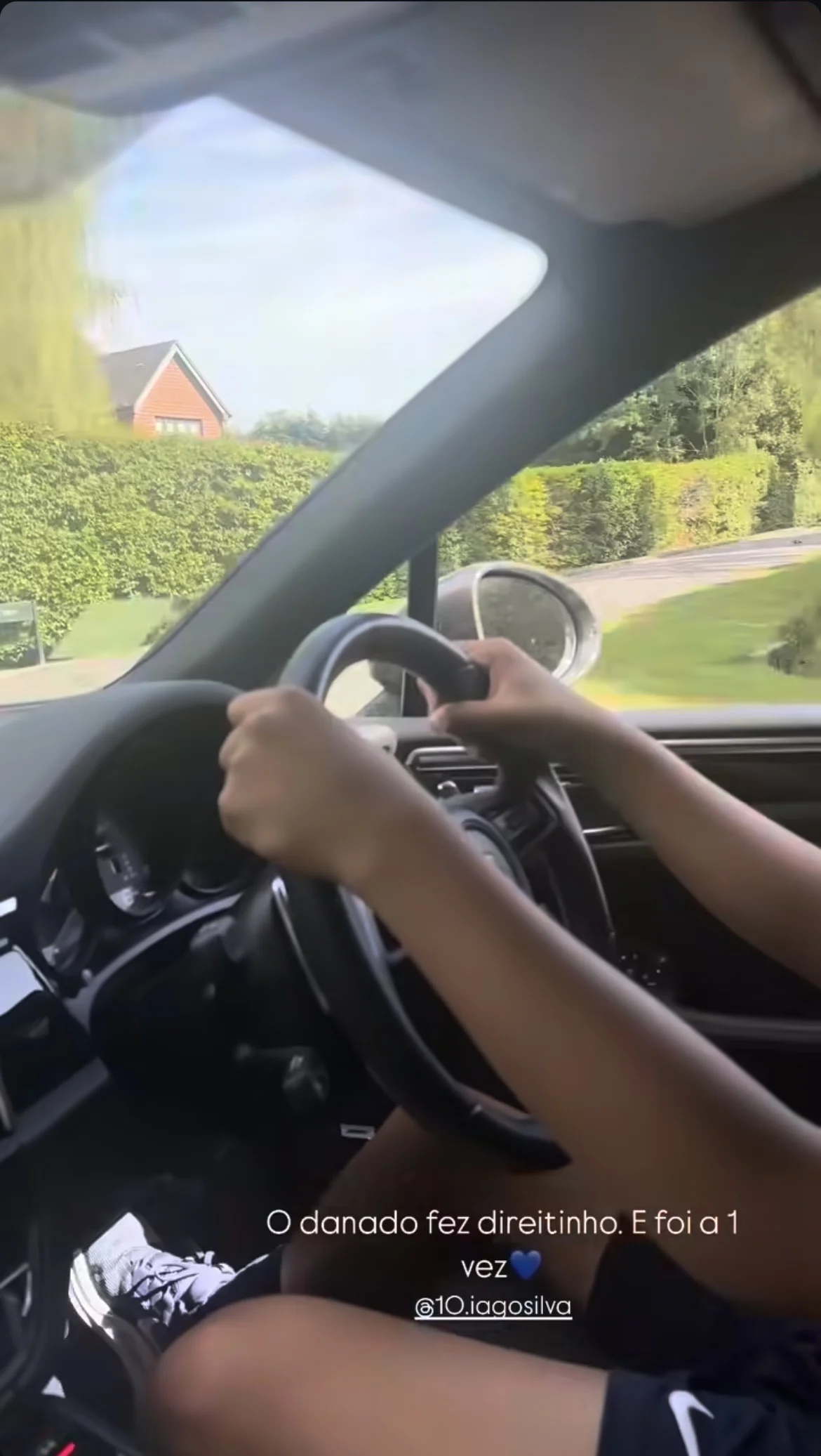 A esposa de Thiago Silva compartilhou vídeo do herdeiro assumindo o volante Reprodução/Instagram