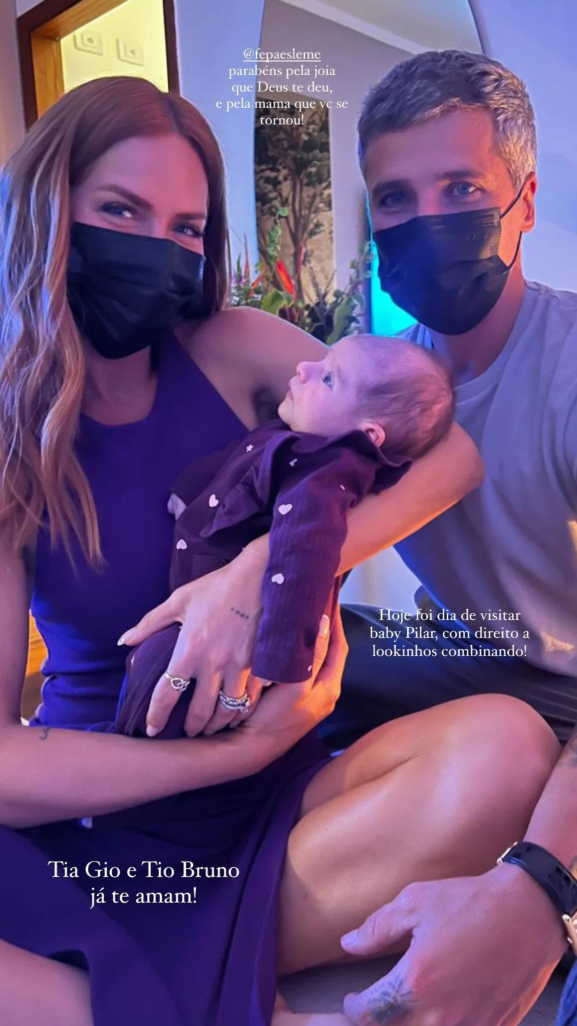 Bruno Gagliasso e Giovanna Ewbank posam com filha de Fe Paes Leme Reprodução/Instagram