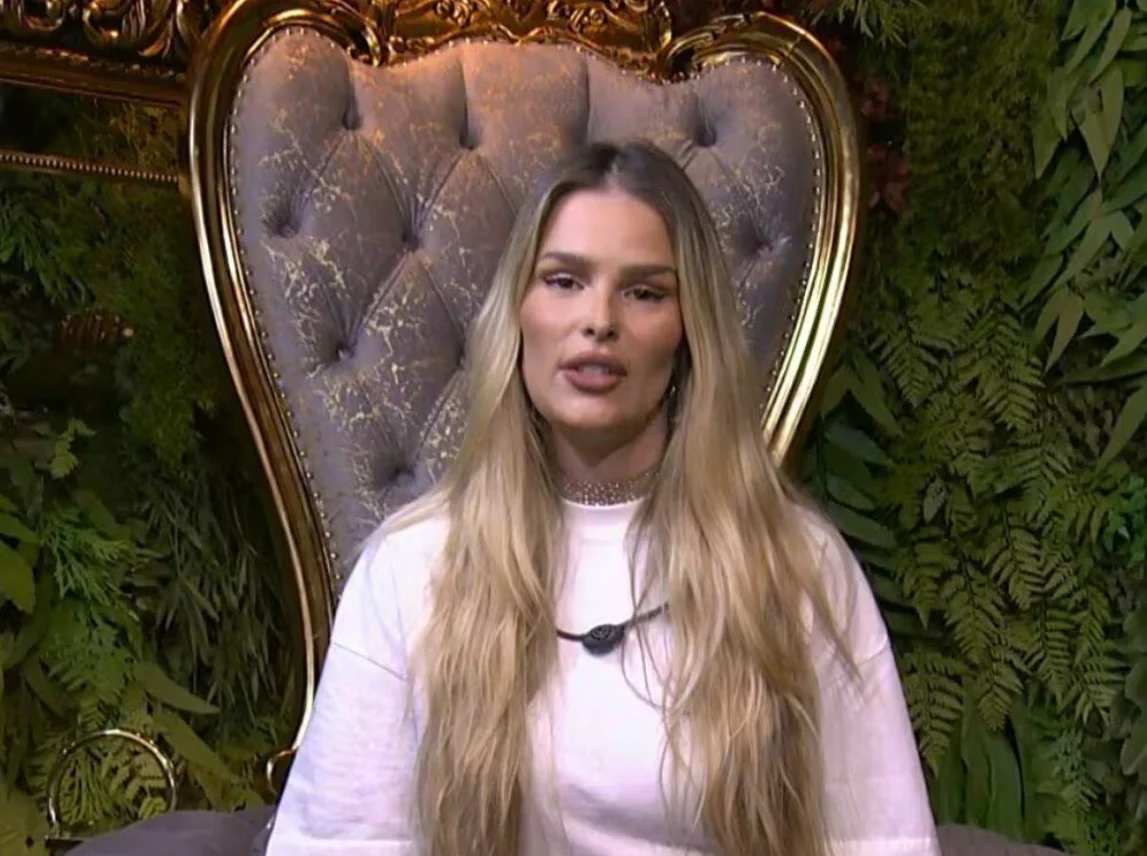 A união com Wanessa fez com que a insistência na estratégia fraca ficasse mais acentuada. Elas não souberam analisar os resultados dos paredões e de quebra se indispuseram com o público, assumindo o papel de vilãs para o enredo de solitário de Davi. Reprodução