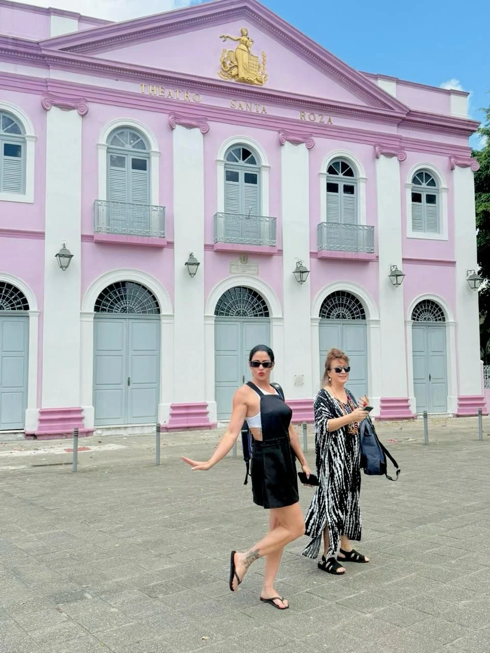 Carol Castro posa de biquíni e aproveita descanso em João Pessoa Instagram