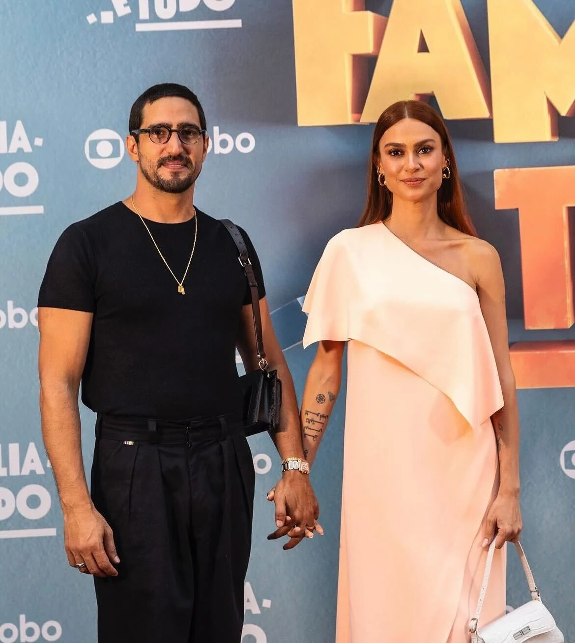 Casal de atores, Renato Góes e Thayla Ayla trabalham juntos Reprodução X, antigo Twitter, TV Globo