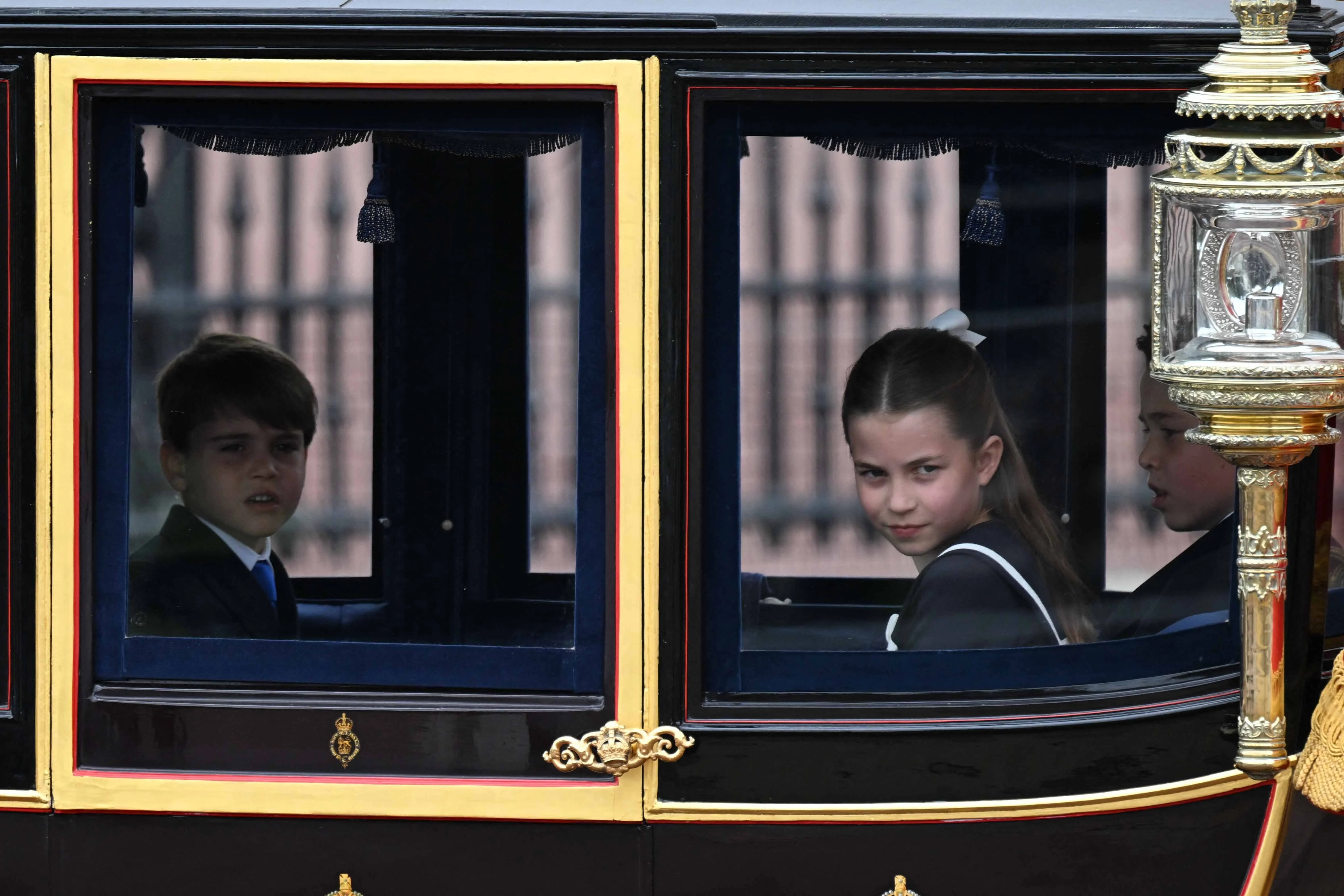 Filhos de Kate e William: Príncipe George, 10 anos, Princesa Charlotte, de 9, e Príncipe Louis, de 6  Rasid Necati Aslimanadolu/AFP