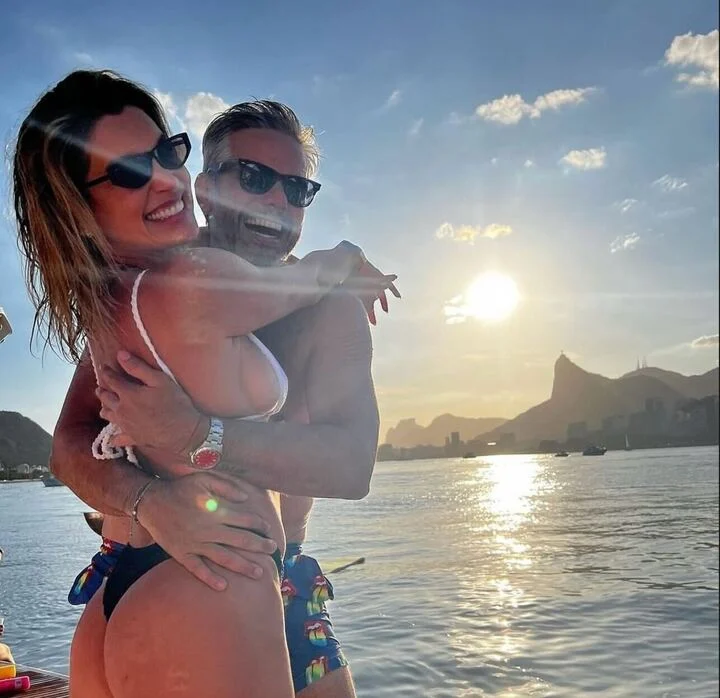 Flávia Alessandra e Otaviano Costa estão juntos há 18 anos. Nesse ano, o casal decidiu comemorar no dia 11, com um café da manhã feito pelo apresentador. Reprodução: Instagram