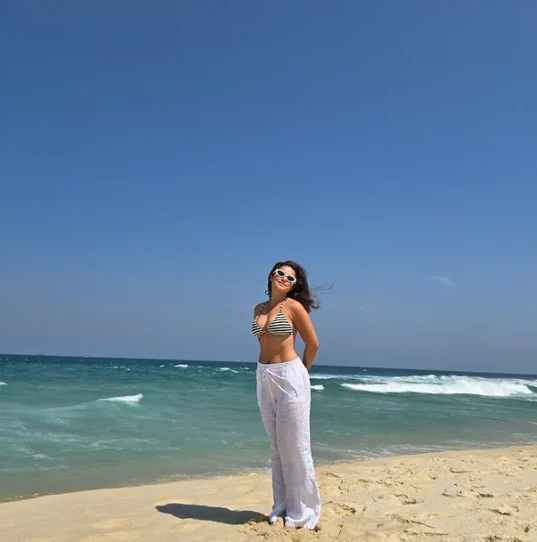 Maisa Silva em praia do Rio de Janeiro Reprodução/Instagram
