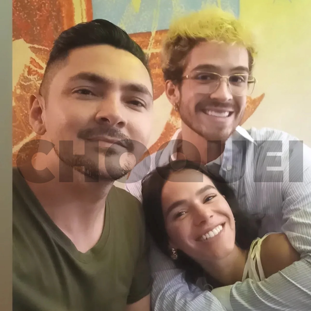 Bruna Marquezine e João Guilherme são tietados por fã em restaraunte: 'Casal muito gente boa' Reprodução/Choquei