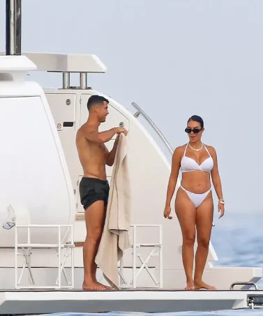 Cristiano Ronaldo e Georgina em momento íntimo BackGrid