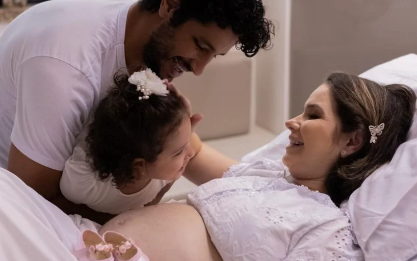 Léo Zagueiro, Camila Campos e primogênita Reprodução/Instagram