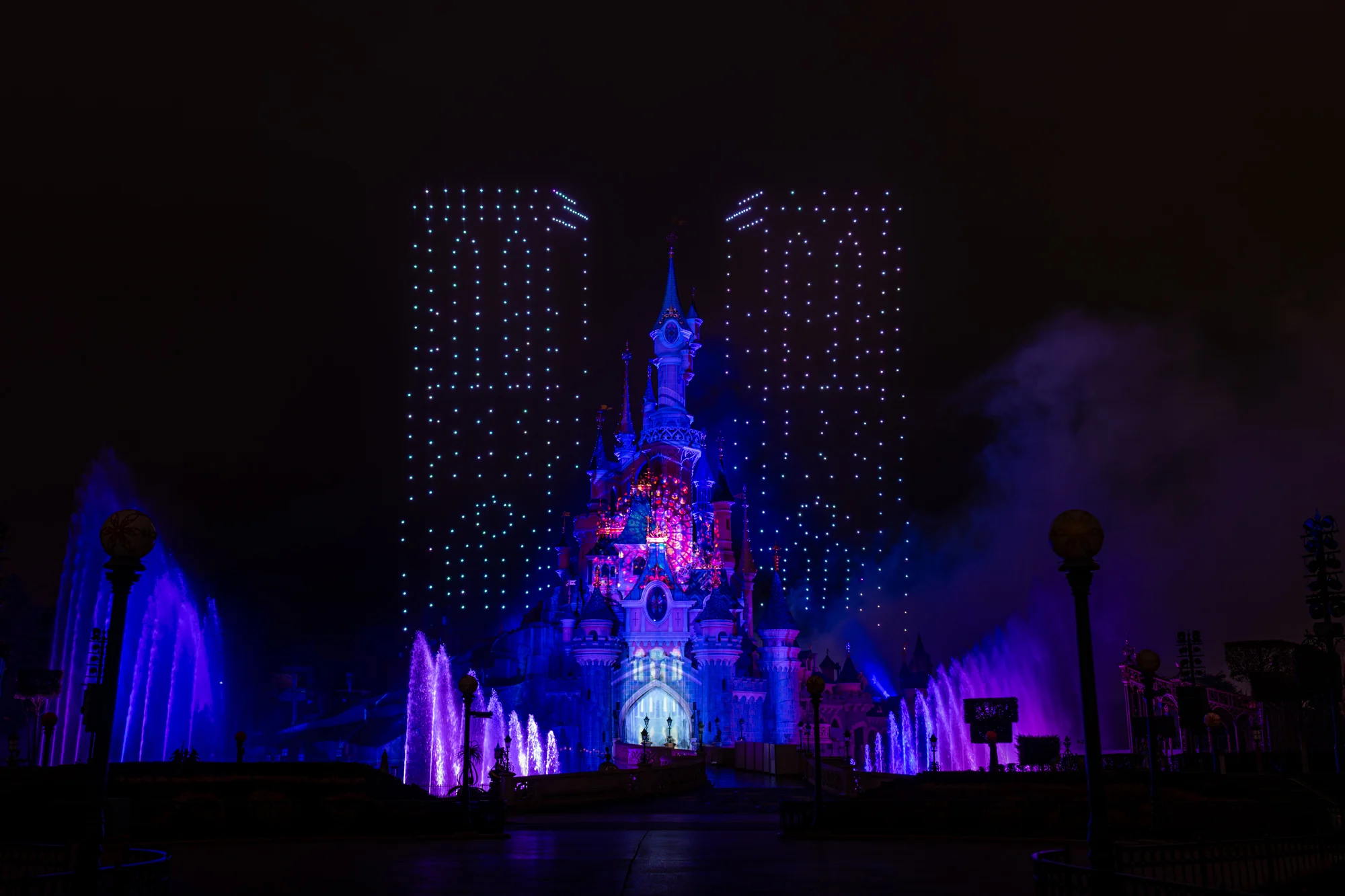 Disneyland de Paris celebra reabertura da Catedral de Notre Dame com montagem de 