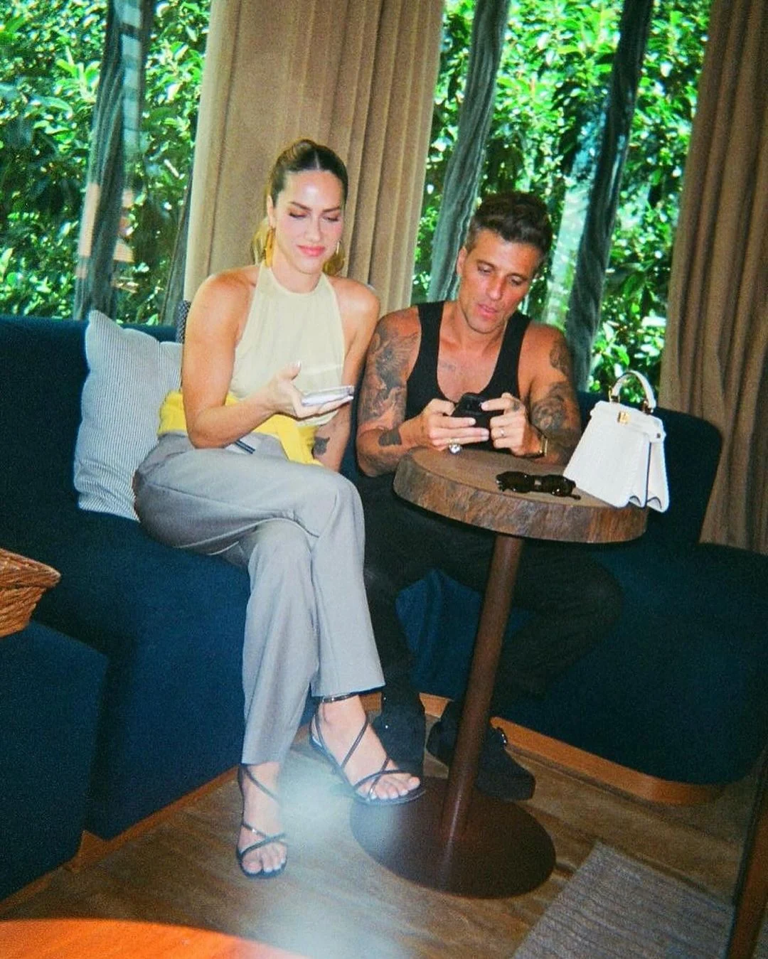 Giovanna Ewbank rouba a cena com topless e mão boba de Gagliasso Reprodução - Instagram - 4.3.2024