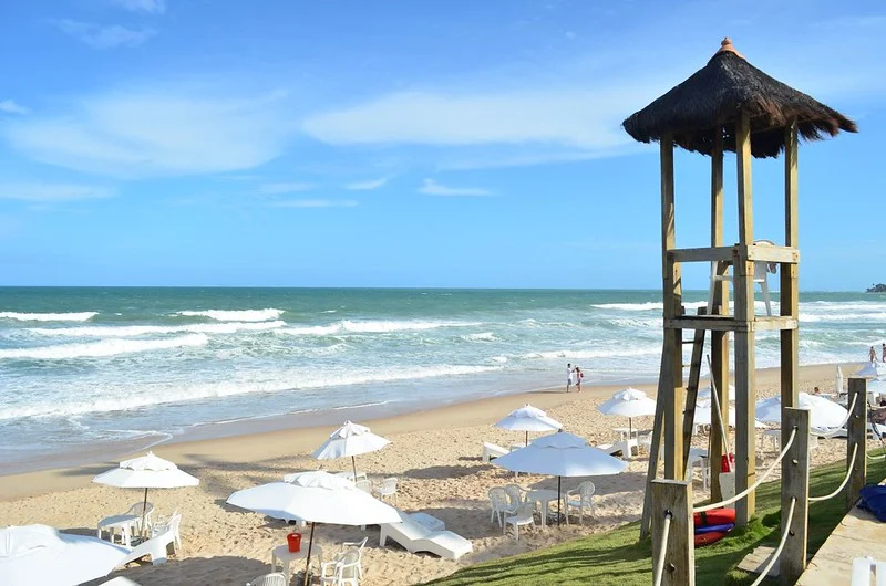 Praia do Cupe - Pernambuco: Localizada no município de Ipojuca, a 60 km de Recife, a praia tem cerca de 4,5 km de extensão de orla, sendo uma das maiores da região. Com areia fina e um mar com ondas fortes, atrai surfistas de todas as regiões. Matheus Bueno/Flickr