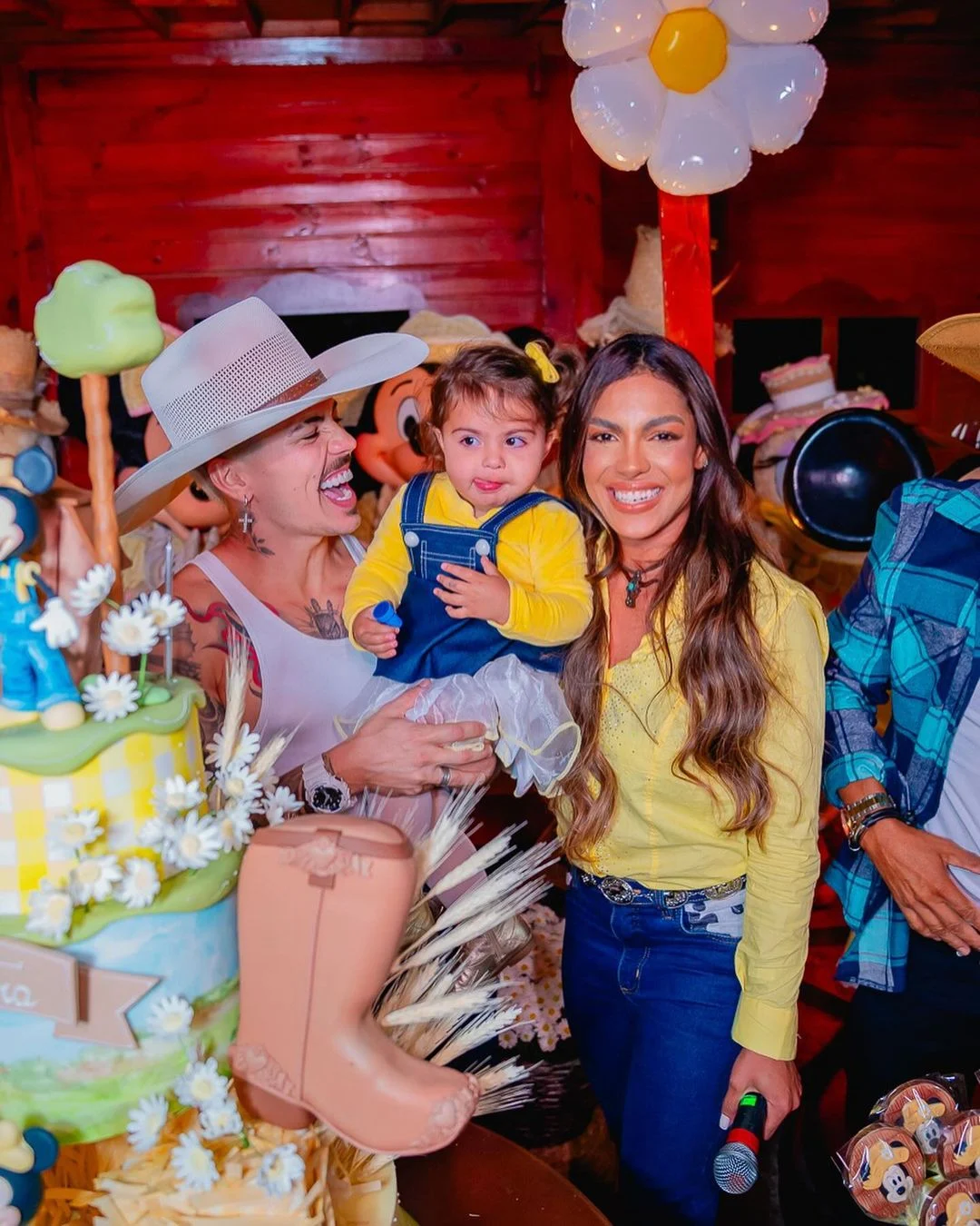 Tays Reis e Biel no aniversário da filha, Pietra Reprodução/Instagram