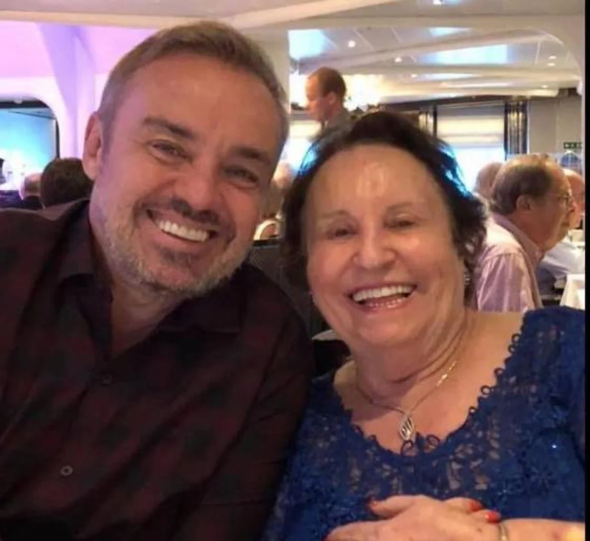 Gugu Liberato com a mãe Reprodução