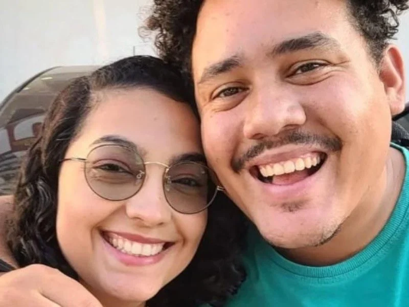 Aos 12 anos, Lucas passou a frequentar uma igreja evangélica, onde conheceu Camila. Os dois iniciaram a relação em 2008 e se casaram em 2015. Eles não tiveram relacionamentos sérios com outras pessoas.  Reprodução