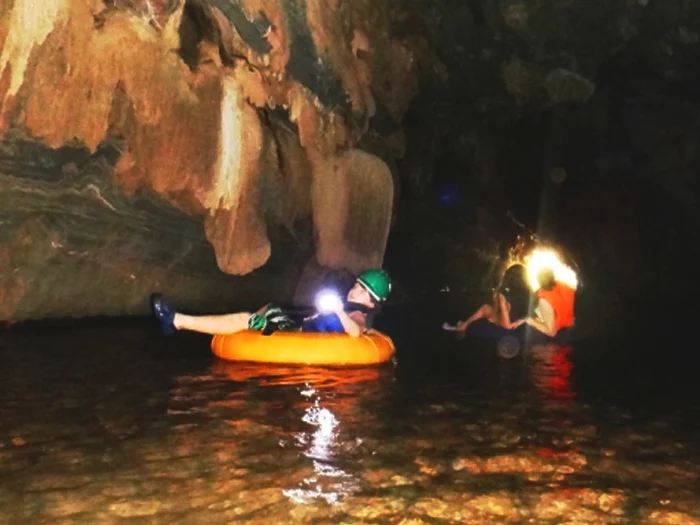 Boia Cross no Duto do Quebó - Uma aventura emocionante nas corredeiras, rodeada pela mata cênica de Nobres atravessando uma caverna de 278 metros. Perfeito para quem ama adrenalina e conexão com a natureza. Reprodução