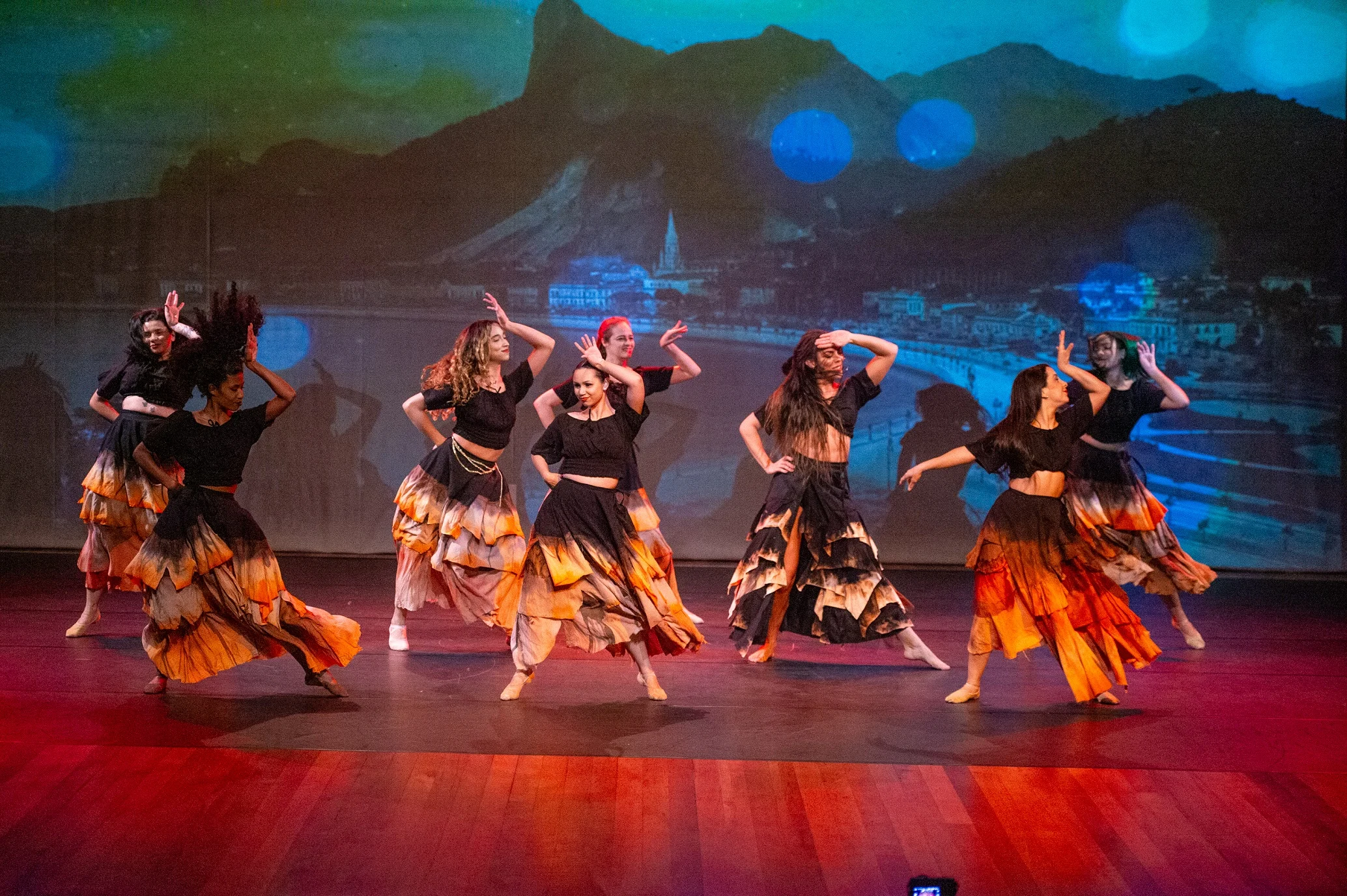 Fotos do espetáculo gratuito ‘Sonhos Conectados: Uma Dança Entre Brasil e China’ Divulgação/Paulo Mumia