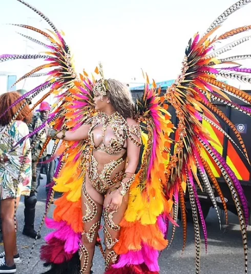 Rihanna no festival 'Crop Over' em Barbados BACKGRID/Reprodução