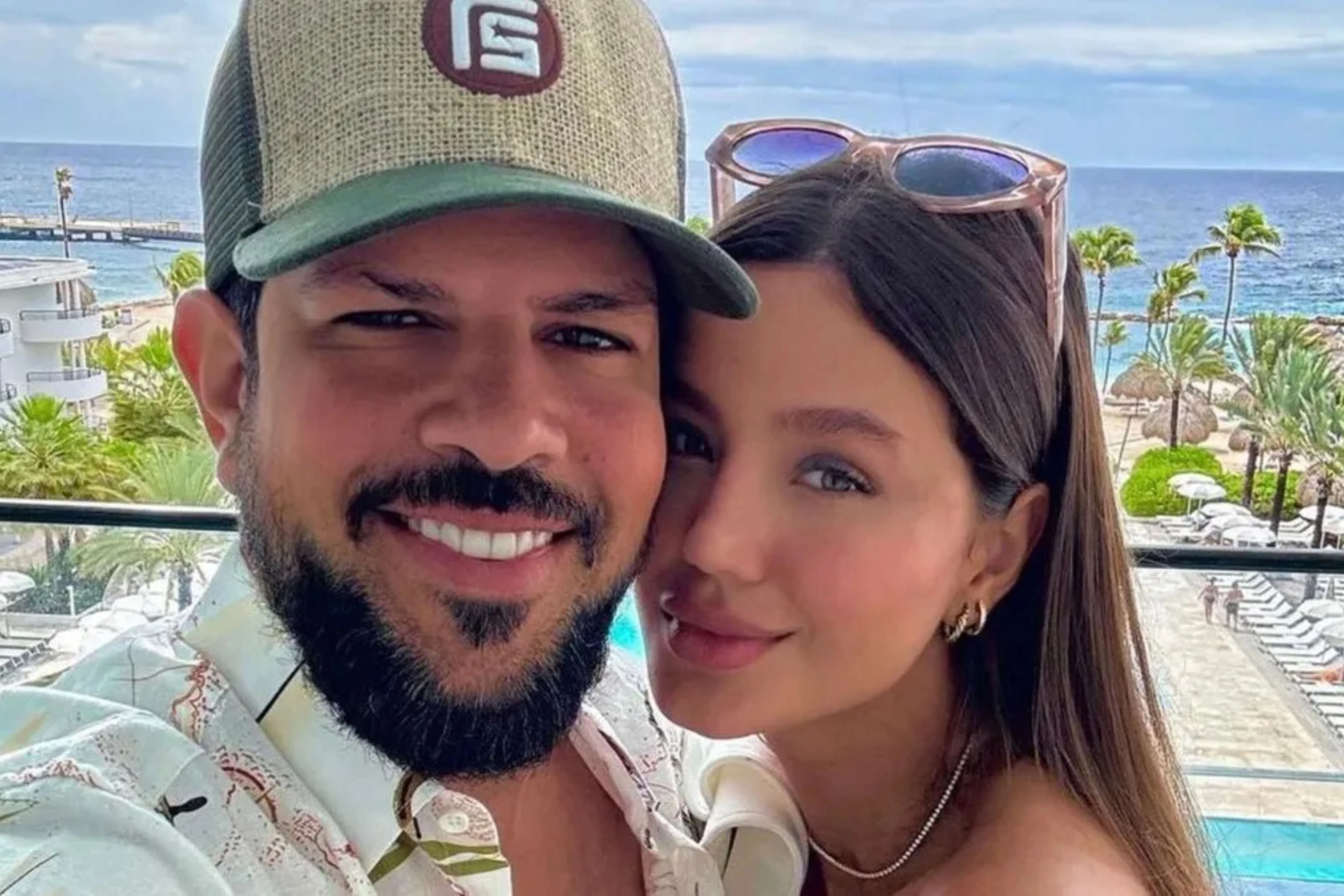 Biah Rodrigues: Durante um culto evangélico, a modelo Biah Rodrigues revelou que foi traída pelo marido, o sertanejo Sorocaba, durante a gestação do primeiro filho, Theo, que hoje tem 4 anos. Na época, ela se recuperava de complicações de uma plástica no nariz e apresentava sintomas de COVID-19. Além de Theo, o casal também tem uma filha de 2 anos, Fernanda, e os gêmeos Angelina e Zion, que nasceram recentemente. Reprodução