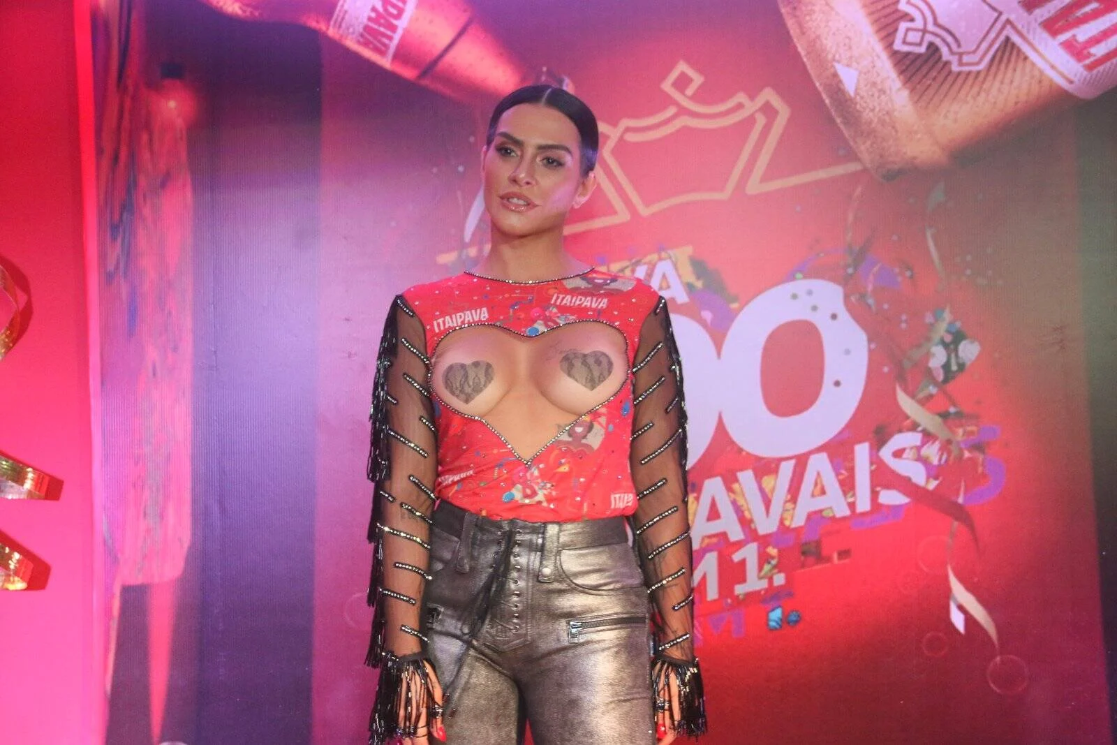 Cleo Pires arrasa no camarote Itaipava com famosos Divulgação / Cleomir Tavares