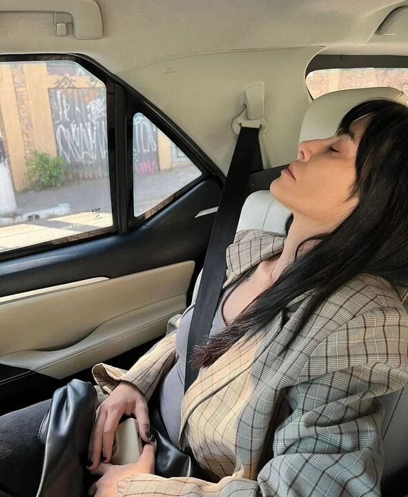 Cleo Pires cochilando no carro Reprodução: Instagram