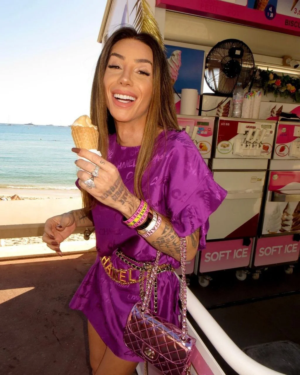 Maya Massafera abre álbum de fotos em praia da França Foto: Reprodução/Instagram