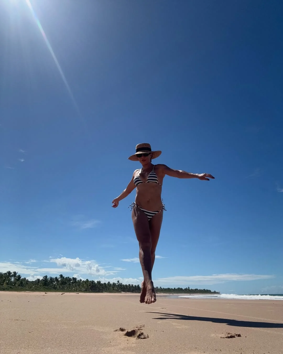 Juliana Paes renova bronzeado Reprodução Instagram - 25.4.2025