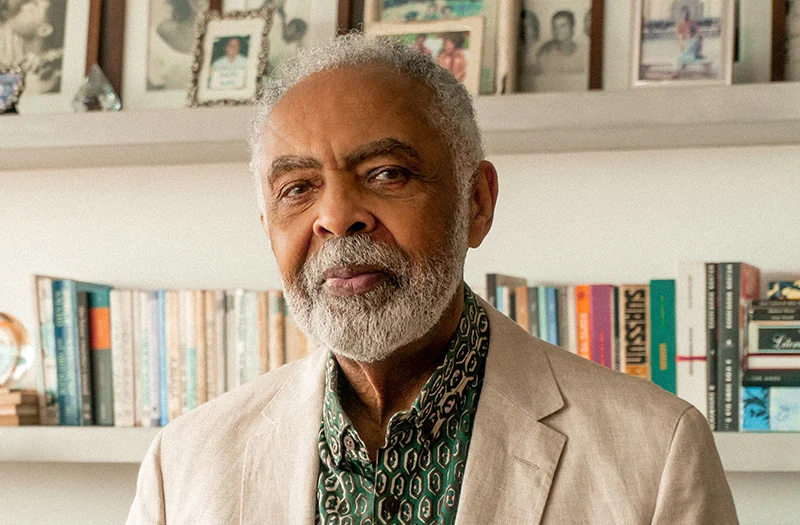 Além disso, o Brasil quase não pôde conhecer as obras de Gilberto Gil. Isso porque o artista revelou que estava determinado a seguir outra carreira, sem ser a musical. "Eu havia me formado em Administração de Empresas, em Salvador, em 1964, e trabalhei como trainee de administrador em São Paulo", relembrou em conversa com Jô. Reprodução