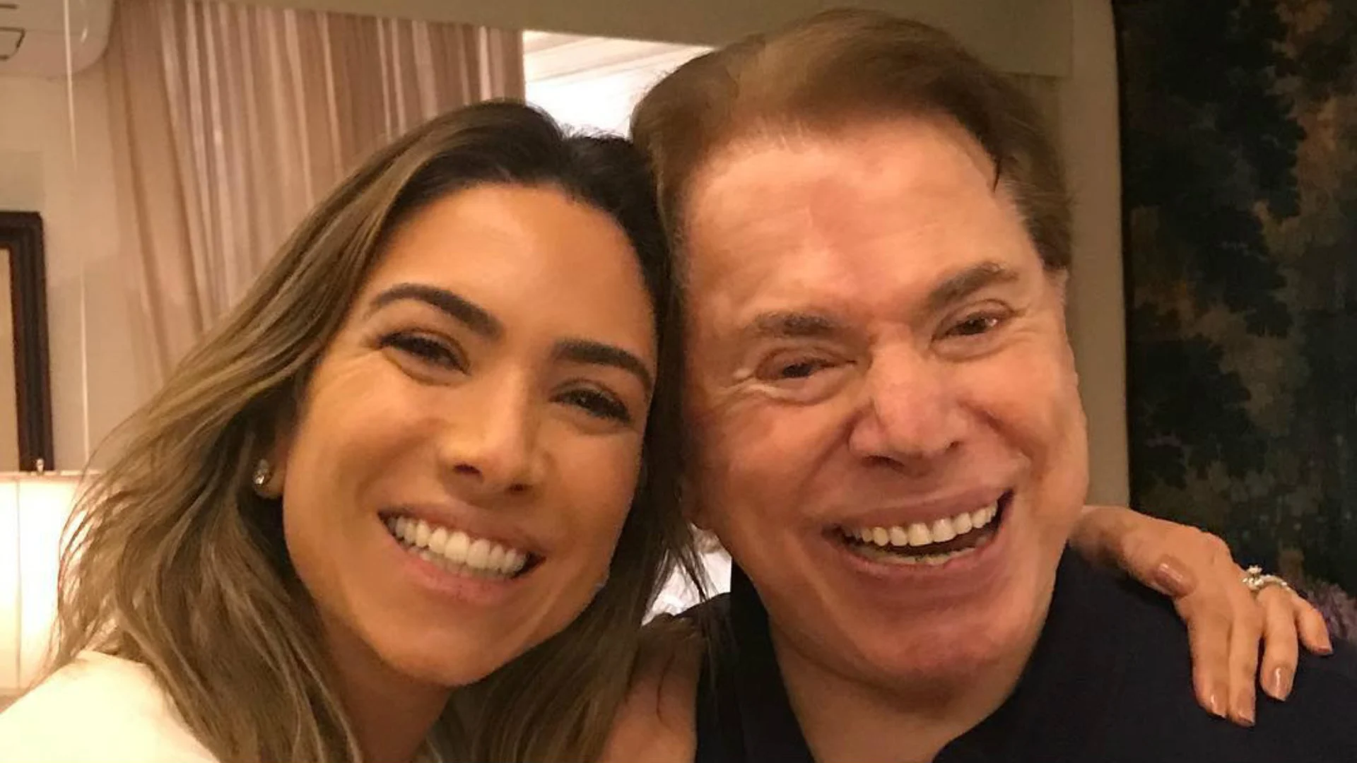 Patrícia Abravanel - a "filha número 4" é a mais conhecida pelo público, já que entrou como apresentadora do Programa Silvio Santos após a ausência do mesmo na televisão. Antes de assumir o lugar, ela apresentou outros quadros e programas da emissora. Casada com o político Fábio Faria, ela é mãe de Pedro, Jane e Senor. Reprodução/Instagram