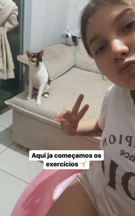 Isabel Veloso realizando exercícios físicos Reprodução: Instagram