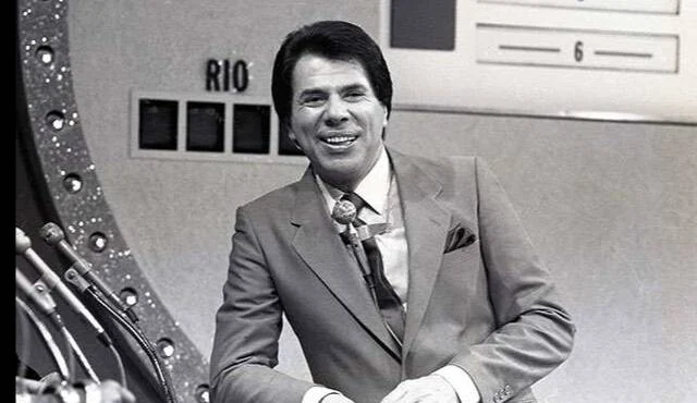 Silvio Santos apresentando o "Hit Parade", em 1958 Reprodução
