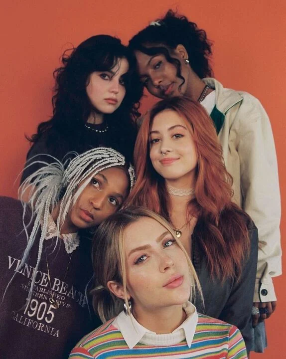 Ayomi Domenica, Ananda Morais, Jade Picon, Sanny Feijó e Valentina Daniel para 