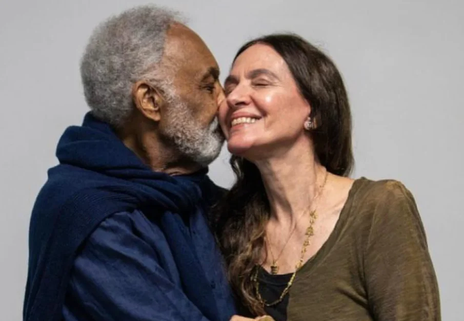 Apesar disso, Gil destaca que sua preferência sempre foi pelo gênero feminino. "Atraído como tenho sido pelas mulheres, nunca. Nunca tive tesão num homem, como se diz. No entanto, por razões de delicadeza natural, educação, finura do trato, já tive proximidade com a sexualidade de outro, de outros", afirmou. Reprodução
