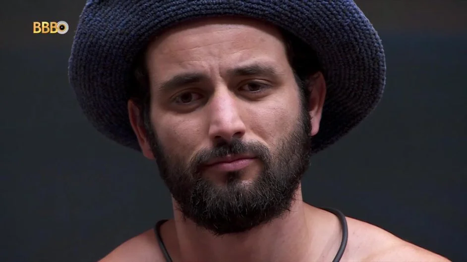 BBB: Matteus diz que vai se afastar de Isabelle após conversa com Bia Reprodução/Globo