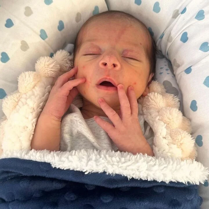 Influenciadora divulgou fotos de Kaleb pela primeira vez nesta segunda (17) Reprodução: Instagram
